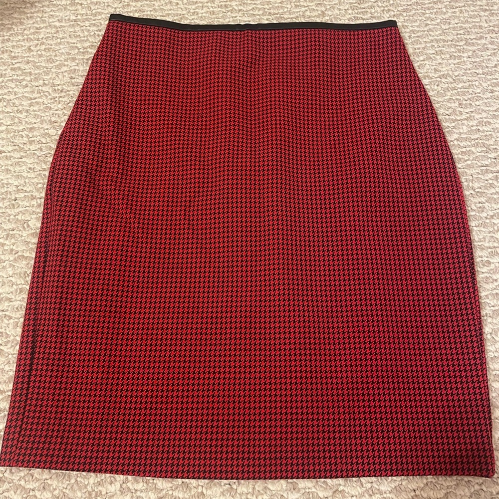 Red and black fitted pencil skirt